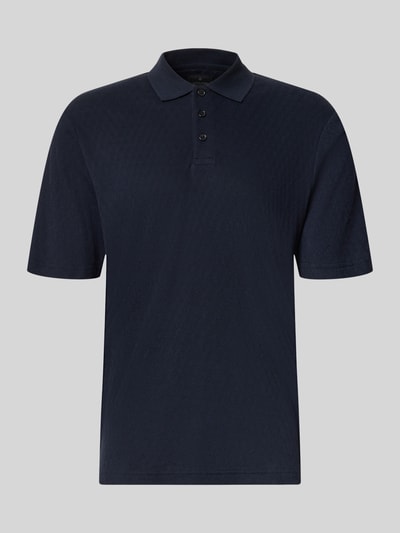 Produktfoto, Regular Fit Poloshirt mit Knopfleiste von JACK & JONES Premium, Strukturmuster, Modell ROBERT, Label-Detail, dunkelblau