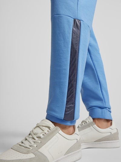 EA7 Emporio Armani Sweatpants mit Label-Print Modell 'NATURAL' Hellblau 3