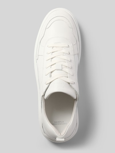 Produktfoto, Sneaker aus echtem Leder mit Logo-Detail von Copenhagen, biały, zaokrąglony krój, detal z logo, wiązanie, naturalna skóra, wysokość obcasa w rozmiarze 44: 5 cm, wysokość cholewki w rozmiarze 44: 7 cm, szerokość w rozmiarze 44: 9 cm