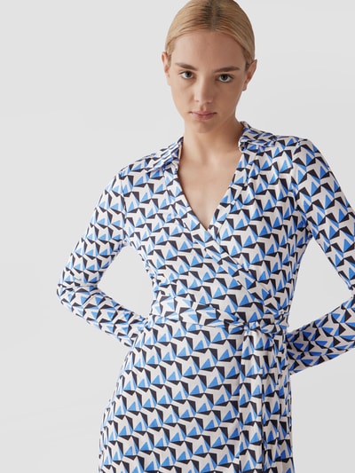 Diane von Furstenberg Wickelkleid mit grafischem Muster Hellblau 3