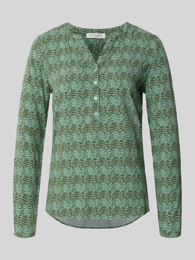 Produktfoto, Regular Fit Schlupfbluse aus reiner Viskose von Christian Berg Woman mit floraler Allover-Print, Tunika-Kragen, langärmeliges Design, grüne Farbtöne, sichtbare Struktur und Knopfleiste, Rückenlänge 65 cm bei Größe 36, Ärmellänge 61 cm bei Größe 36.