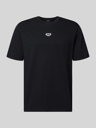 Produktfoto, T-Shirt mit Label-Detail von Antony Morato in Schwarz, reine Baumwolle, Regular Fit, gerippter Rundhalsausschnitt, glatte Textur