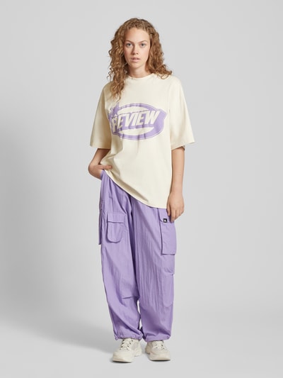 Review Oversized T-Shirt mit Label-Print Ecru 1