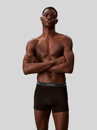 Calvin Klein Underwear obcisłe bokserki o kroju regular fit z mieszanki bawełny w zestawie 3 szt. Czarny 4