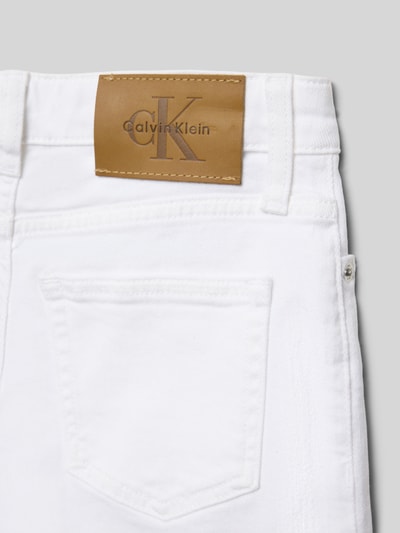 Produktfoto, Jeansshorts mit Label-Detail von Calvin Klein Jeans aus Baumwoll-Elasthan-Mix, Relaxed-Fit, weiße Textur, Eingrifftaschen