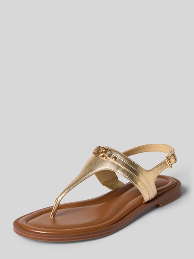 Produktfoto, Sandalen aus echtem Leder Modell 'Mandy' von MICHAEL Michael Kors, złoty kolor, detal z logo, gładka podeszwa, wysokość obcasa 1 cm, krój zaokrąglony, rozmiar 39, elegancki połysk