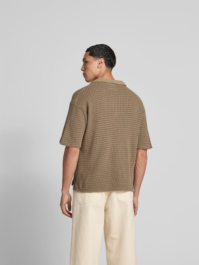 Officine Générale Poloshirt mit V-Ausschnitt Hellbraun 5