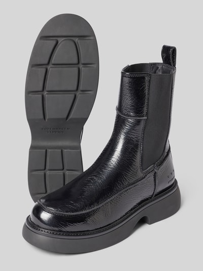 Produktfoto, Boots mit Logo-Detail von Copenhagen, glänzend schwarz, abgerundete Form, profilierte Sohle, Absatz 4 cm, Schafthöhe 17 cm, Schaftweite 11 cm
