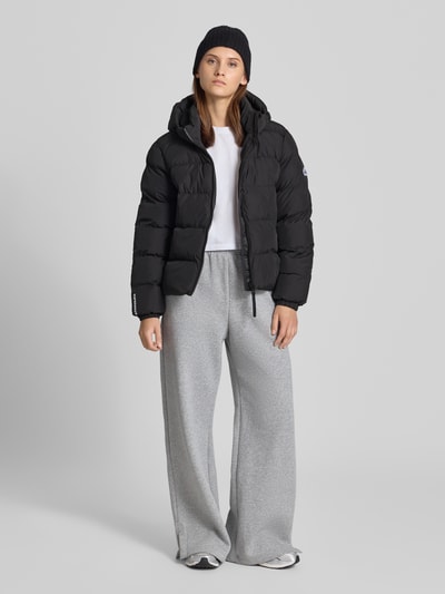 Superdry Kurtka w pikowanym wyglądzie, krój regular fit Czarny 1