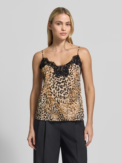 Frauenmodel trägt Regular Fit Top mit Viskose-Anteil Modell 'DANIELLE' von GUESS mit Leopardenmuster und Spitzenbesatz, Nahaufnahme Oberkörper, Material-Mix, Rückenlänge bei Größe S: 35 cm.