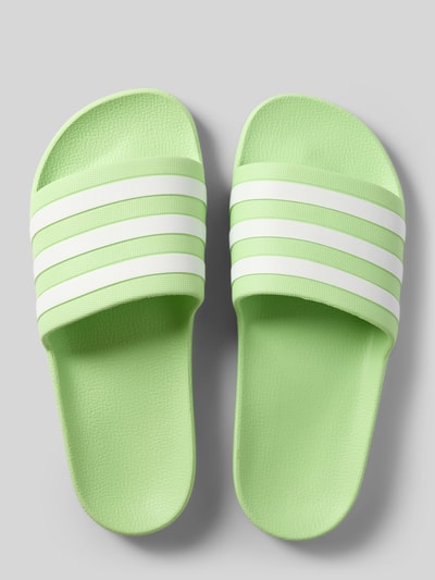 Productfoto, Badeschuhe mit Label-Prägung Modell 'ADILETTE AQUA' van adidas Sportswear in look: effen kleuren met labelstrepen, punt van de schoen open, hakvorm plat, comfortmodel/open, gestructureerde zool