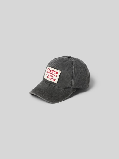 Produktfoto, Base Cap mit Logo-Patch von Closed z bawełny, tkanina stylizowana na denim, wyhaftowany napis, regulowane zapięcie strapback