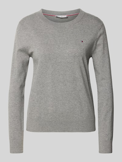 Productfoto, Regular Fit Strickpullover aus Baumwoll-Mix van Tommy Hilfiger, grijs, geribde boorden, lange mouwen, unikleur, logo op borst.