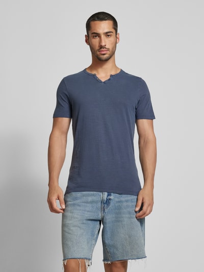 Jack & Jones T-shirt z dekoltem w serek model ‘SPLIT’ Ciemnoniebieski 4