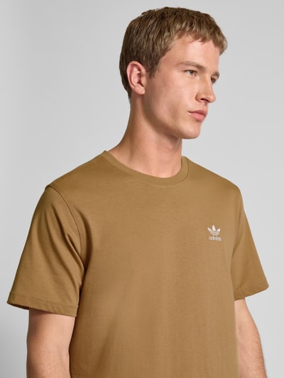 adidas Originals T-Shirt mit Label-Stitching und Rundhalsausschnitt Mittelbraun 3