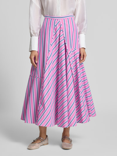 Frauenmodel trägt Ausgestellter Maxi-Rock aus reiner Baumwolle Modell 'TEQUILA' von MAX&Co. mit rosa, weißen und blauen Streifen, Nahaufnahme Oberkörper; Damen Maxi-Rock von MAX&Co.