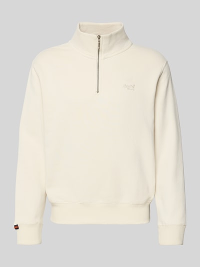 Produktfoto, Regular Fit Pullover mit Logo-Stitching von Superdry in Creme, Baumwoll-Mix, Stehkragen mit Reißverschluss, elastische Abschlüsse