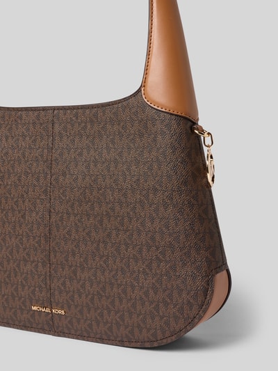 Produktfoto, Shoulder Bag mit Allover-Logo-Print Modell 'Alice' von MICHAEL Michael Kors, braune Tasche mit Logo-Detail, Reißverschluss und Schulterriemen, Struktur mit feiner Textur, Maße 31x24x7 cm, Riemenlänge 65 cm, aus Leder und Textil.
