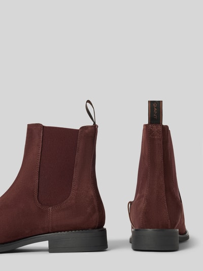 Produktfoto, Stiefeletten aus echtem Rindvelours Modell 'Fayy' von GANT in dunkelbraun mit elastischen Einsätzen und matten Texturen, Damen Stiefeletten von GANT