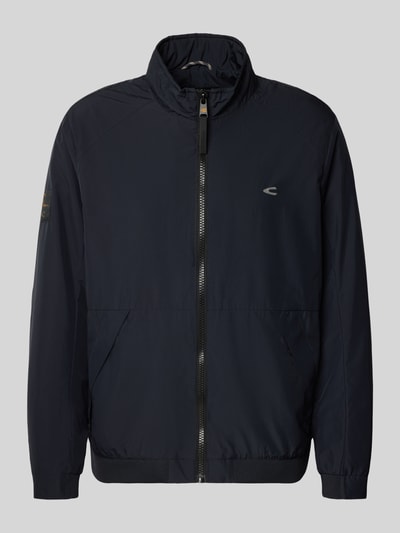 Produktfoto, Blouson mit Logo-Print und Stehkragen von camel active in Dunkelblau, gerader Schnitt, Reißverschlüsse, glatte Oberfläche