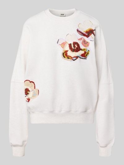 Produktfoto, Oversized Sweatshirt aus reiner Baumwolle Modell 'ASTERA' von DRYKORN, weiß mit buntem Blumenmuster, Damen Sweatshirt, gerippte Abschlüsse und überschnittene Schultern, strukturierte Oberfläche.