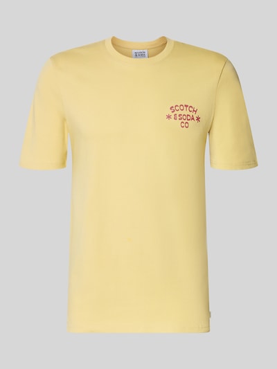 Produktfoto, T-shirt mit Rundhalsausschnitt von Scotch & Soda, męski t-shirt z bawełny, krój regular fit, nadruk z logo, długość tyłu 68 cm w rozmiarze M, kolor jasny żółty, gładka faktura