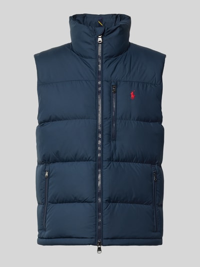 Produktfoto, dunkelblaue Regular Fit Weste mit Logo-Stitching von Polo Ralph Lauren, glatte Oberfläche, Stehkragen, Sicht von vorne. Herren Weste.