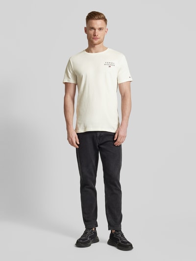 Tommy Hilfiger T-Shirt mit Rundhalsausschnitt Sand 1