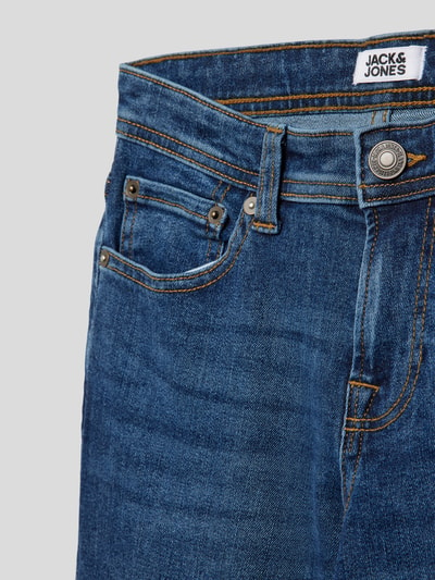 Jack & Jones Jeansy o kroju regular fit z 5 kieszeniami model ‘CLARK’ Niebieski 2