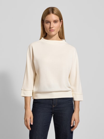 Vrouwenmodel draagt shirt met lange mouwen van Opus, materiaalmix met viscose, los model, opstaande kraag, 3/4-mouwen, ribboorden, model 'Sagida', ruglengte maat 36: 60 cm, voorkant volledig te zien.