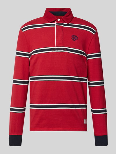 Produktfoto, Regular Fit Poloshirt mit Logo-Stitching von Superdry in Rot mit weißen und schwarzen Streifen, reine Baumwolle, Polokragen, kurze Knopfleiste, Label-Details, Rückenlänge bei Größe M 71 cm.