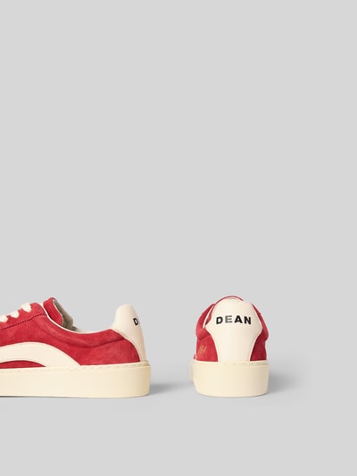 Produktfoto, Sneaker mit Schnürverschluss von Dsquared2 für Herren in Rot mit cremefarbener abgerundeter Spitze, Label-Detail, strukturierte Sohle, Absatzhöhe 3 cm, Schafthöhe 7 cm bei Größe 44
