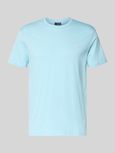 Produktfoto, T-Shirt mit Logo-Patch und Rundhalsausschnitt von Emporio Armani in Hellblau, Reine Baumwolle, Modern Fit, Rückenlänge 69 cm in Größe M