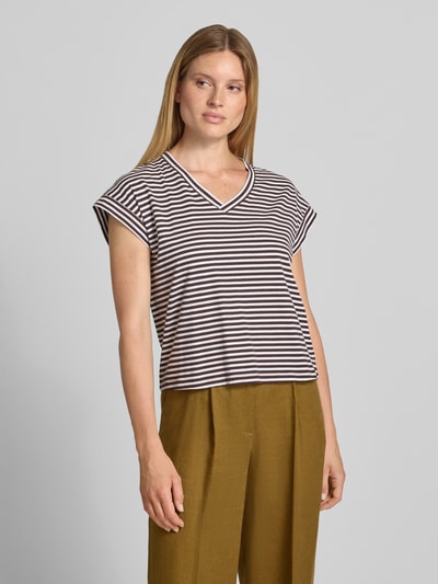 Frauenmodel trägt T-Shirt mit V-Ausschnitt von zero im Regular Fit, Blockstreifen, Baumwoll-Mix mit Stretch, Ganzkörperansicht von vorne