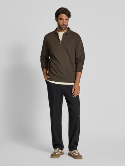 Lindbergh Relaxed Fit Poloshirt mit Label-Detail Schlamm 1