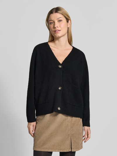 Vrouwenmodel draagt oversized gebreid jack met wol, model 'BOOM' van VERO MODA, Dames, zwart, Ganzkörperansicht von vorne
