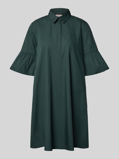 Produktfoto, knielanges Hemdblusenkleid mit Kentkragen Modell 'EPOCHE' von EMME, dunkelgrün, reine Baumwolle, lockerer Schnitt, Volants an den Ärmeln, glatte Textur, elegantes Design