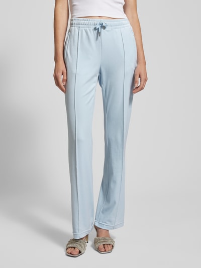 Juicy Couture Regular Fit Trackpants mit fixierten Bügelfalten Modell 'TINA' Hellblau 4