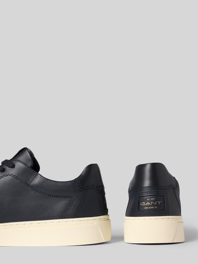 Produktfoto, Sneaker aus echtem Leder Modell 'Julien' von Gant in Dunkelblau mit Logo-Prägung, abgerundeter Passform und profilierter Sohle.