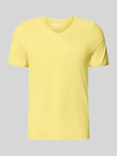 Produktfoto, T-Shirt mit V-Ausschnitt und Rollsaum von MCNEAL in Gelb, Reine Baumwolle, Regular-Fit, Rückenlänge 81 cm bei Größe M.
