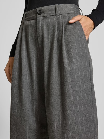 s.Oliver RED LABEL Weite Hose mit Bundfalten Hellgrau 3