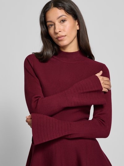 Apricot Strickkleid aus Viskose-Mix mit Stehkragen Bordeaux 3