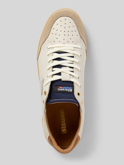 Produktfoto, Sneaker aus Leder-Mix Modell 'MURRAY21' von Blauer USA in Creme mit Kontrastbesatz, Belüftungslöchern und strukturierter Sohle.