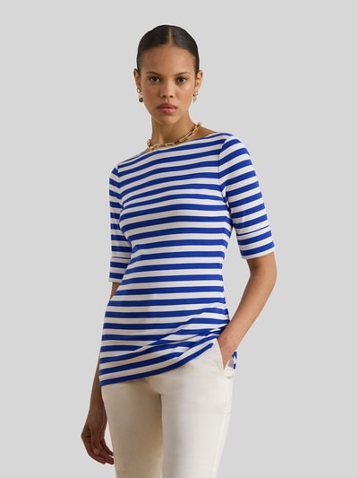 Frauenmodel trägt Slim Fit T-Shirt aus Baumwoll-Mix von Lauren Ralph Lauren, blau-weiß gestreift, U-Boot-Ausschnitt, Nahaufnahme Oberkörper.