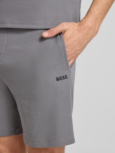 BOSS Regular Fit Sweatshorts aus Baumwoll-Mix Modell 'WAFFLE' Dunkelgrau 3