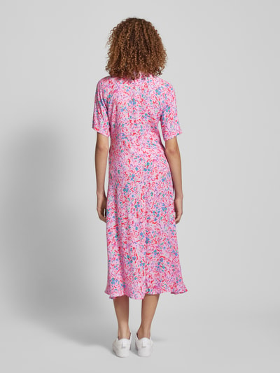 Pieces Sukienka midi z nadrukiem na całej powierzchni model ‘ARINE’ Różowy 5