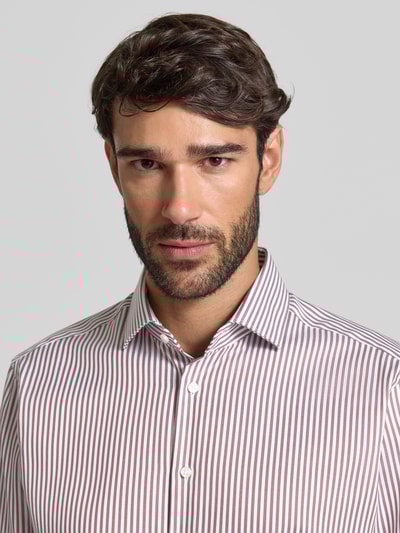 Christian Berg Men Regular Fit Business-Hemd mit Haifischkragen Mittelbraun 3