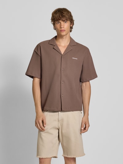 Pegador Relaxed Fit Freizeithemd mit Plisseefalten Modell 'TROY' Dunkelbraun 4