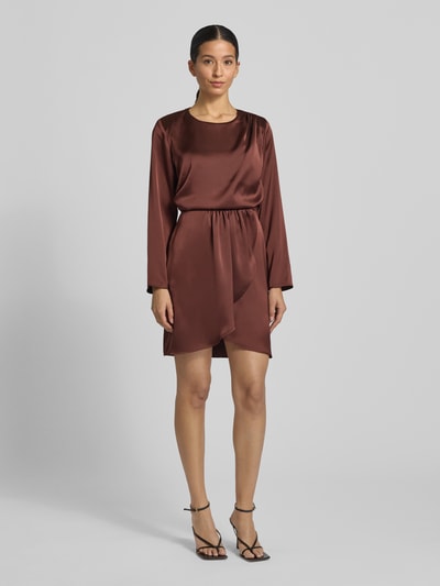 Rinascimento Knielanges Cocktailkleid mit Rundhalsausschnitt Dunkelbraun 1