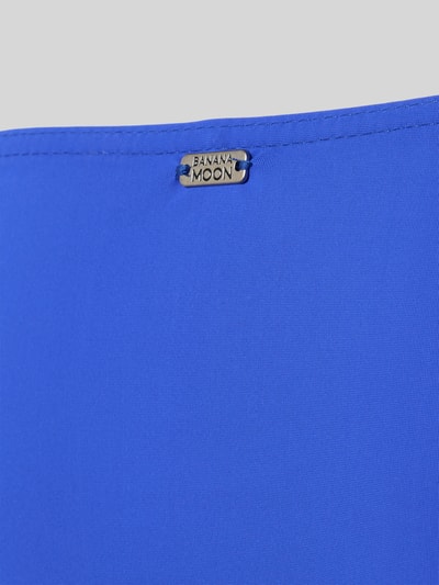 Produktfoto, Slim Fit Bikini-Hose mit Zierbesatz Modell 'ONYTA' von Banana Moon, blauer elastischer Stoff, Detailaufnahme, Damenmode
